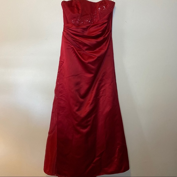 David’s Bridal size 10 Burgundy Gown NWOT - Picture 4 of 12